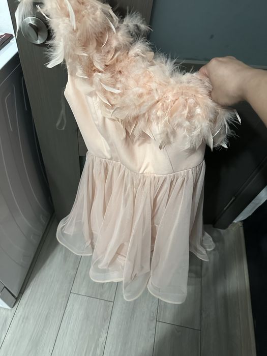 Vand rochie marimea 40,impecabila,pe un umar