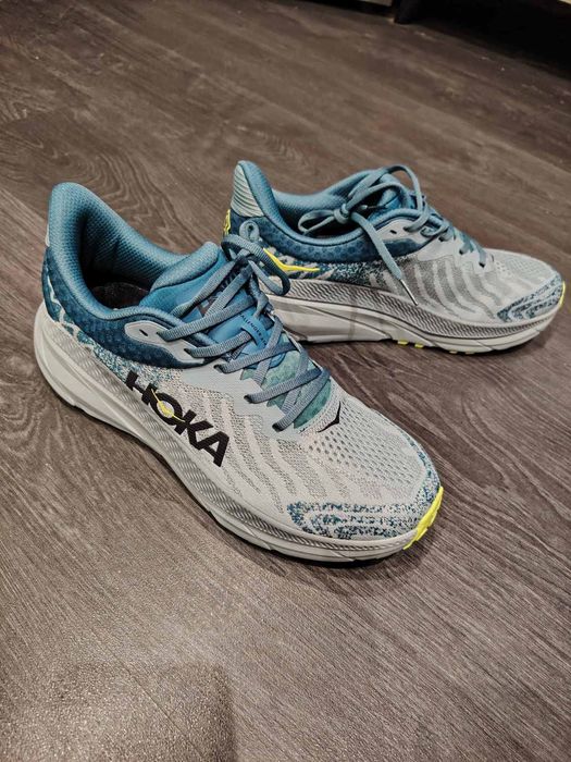 H O K A.      Обувки за бягане. Clifton 9 и  Challenger ATR 7