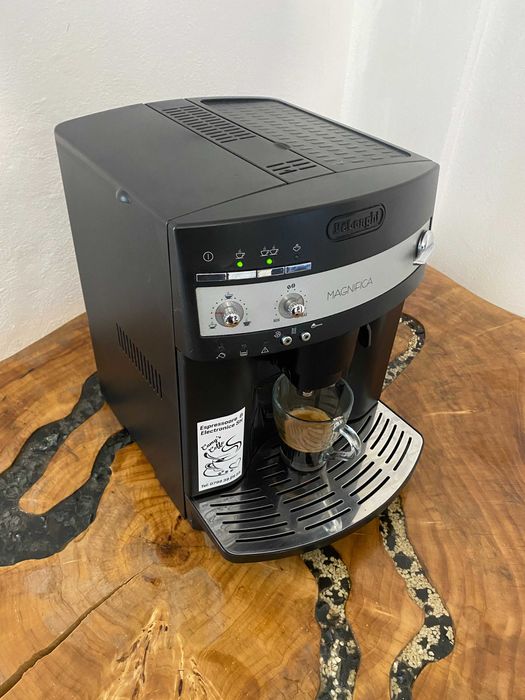 expresor /espressor cafea delonghi magnifica