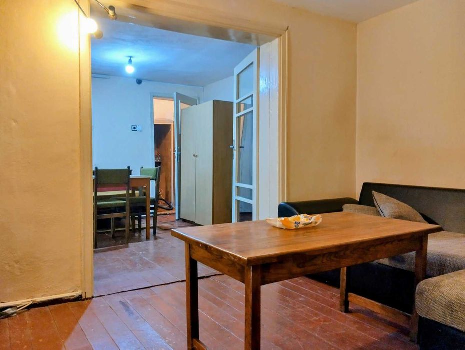 къща с дворно място