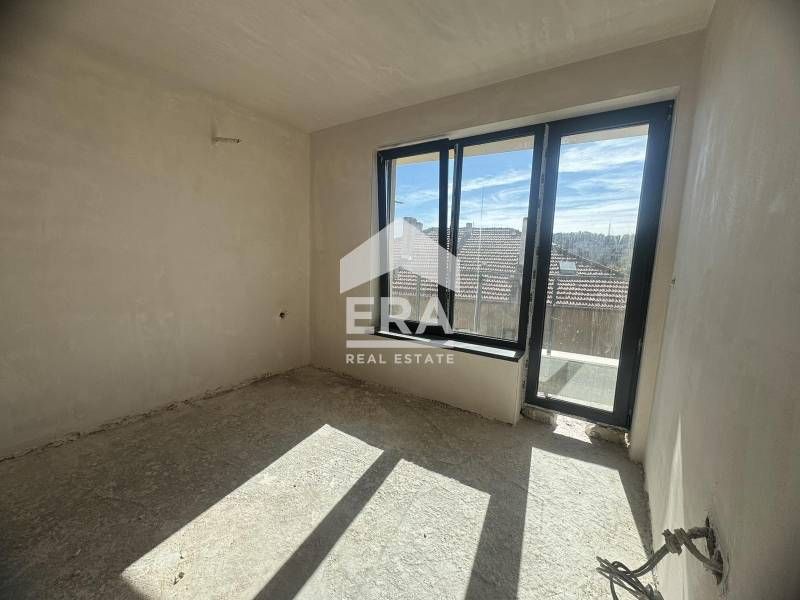 Просторни Тристайни апартаменти в Нова Луксозна Сграда