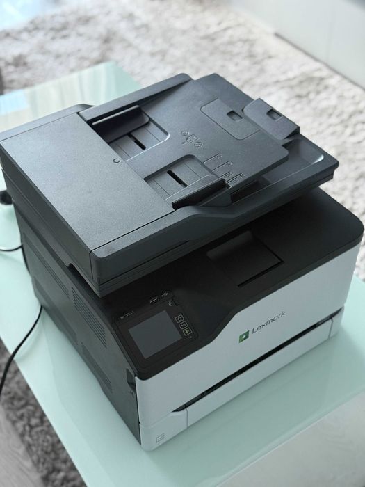 Imprimantă laser color Lexmark MC3224 perfectă pt. birouri și cabinete