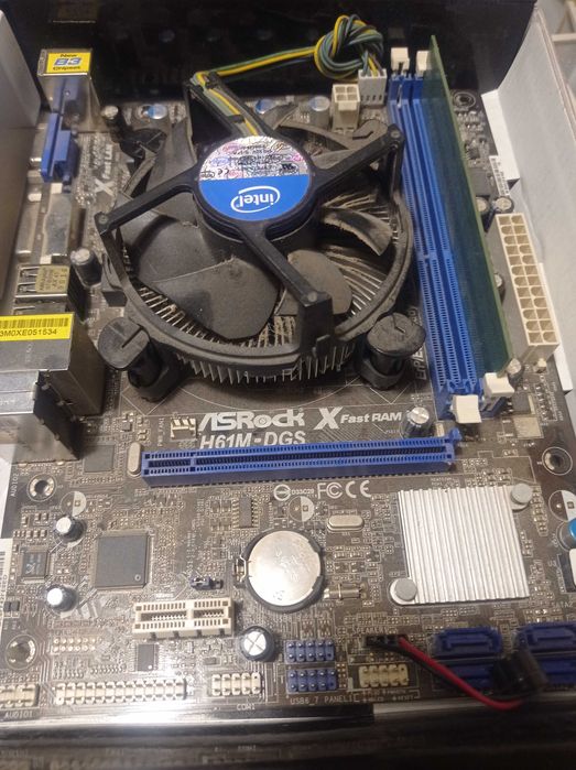Дънна платка ASRock H61M-DGS 4Gb RAM