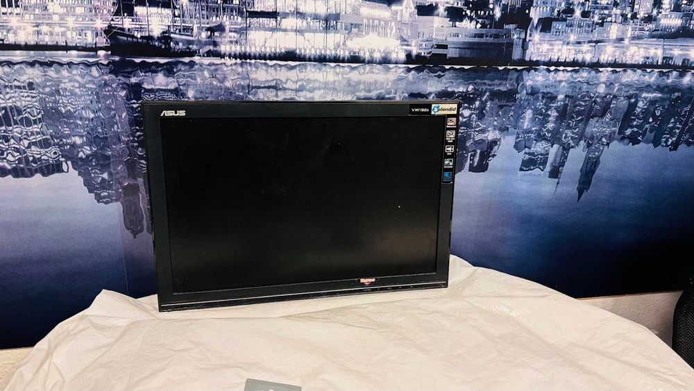 Монитор Asus 19" употребяван