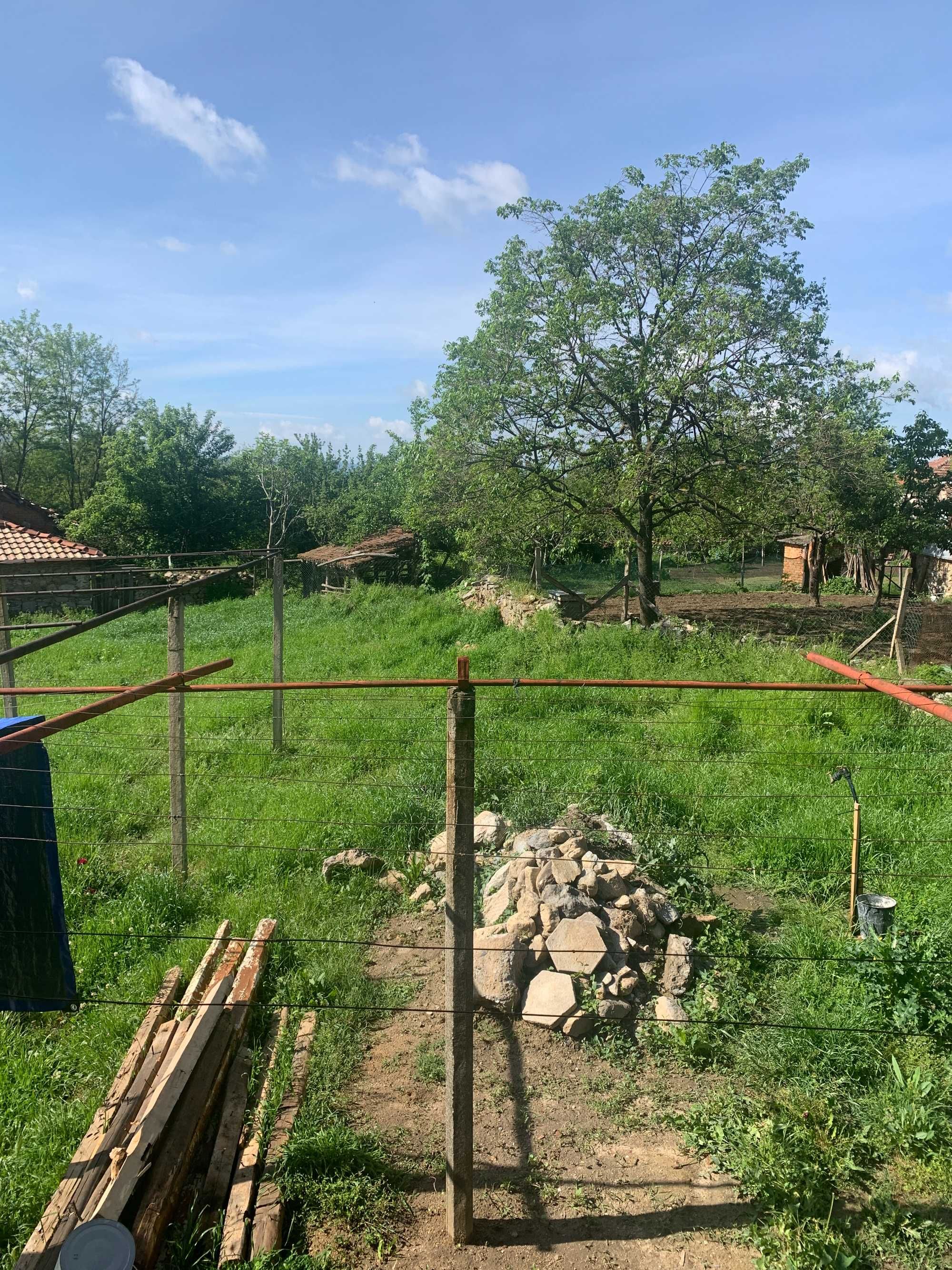 Къща с ПАНОРАМНА ГЛЕДКА в с. Васил Левски