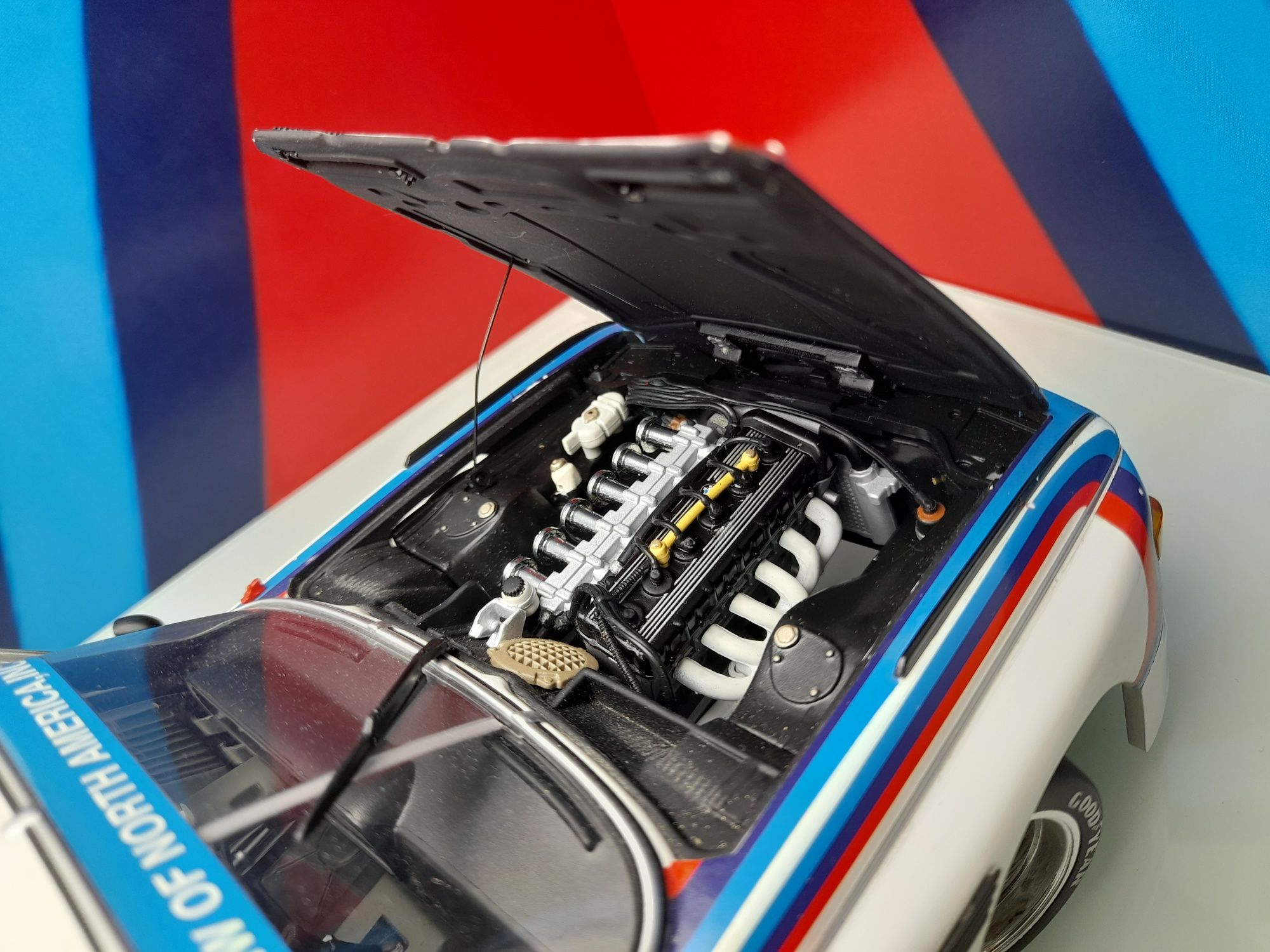 BMW CSL 1:18 Minichamps,