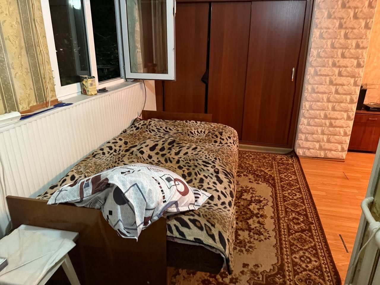 Продаю всю мебель(шкаф,кровать,трюмо) б/у из дома.