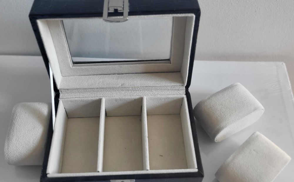 Cutie depozitare ceasuri, neagra, absolut noua.