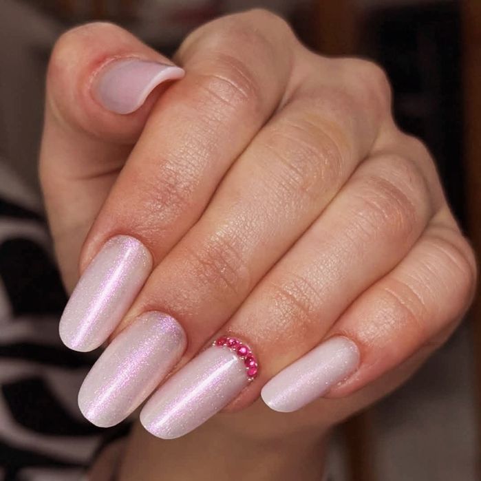 Manichiura cu gel si oja semipermanenta