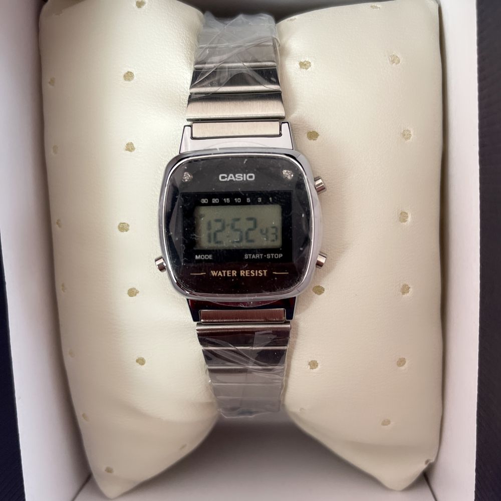 Женские электронные часы Casio