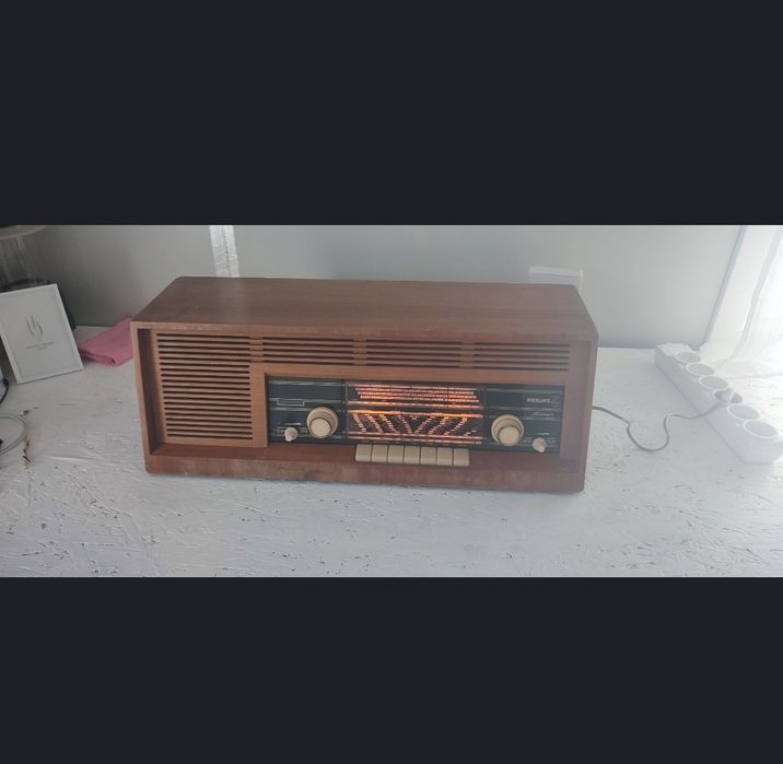 Aparat radio pe lămpi original anii 60