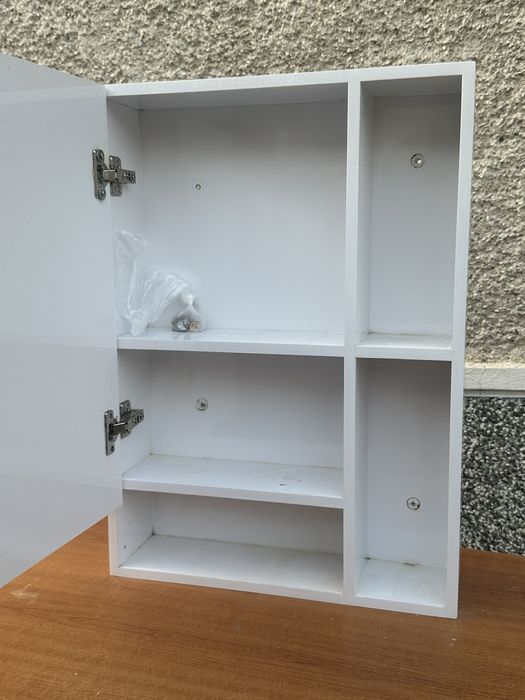 Шкаф за баня с огледало