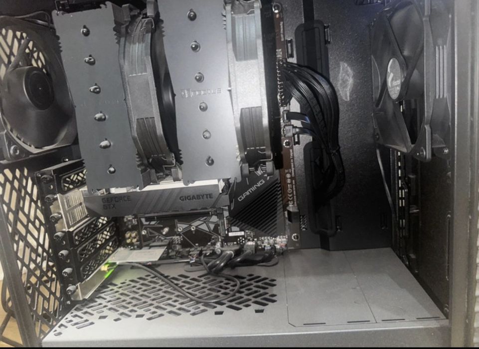 PC High-End Stare impecabila, ca nou Ryzen 9, 32GB RAM, SSD Gen 4