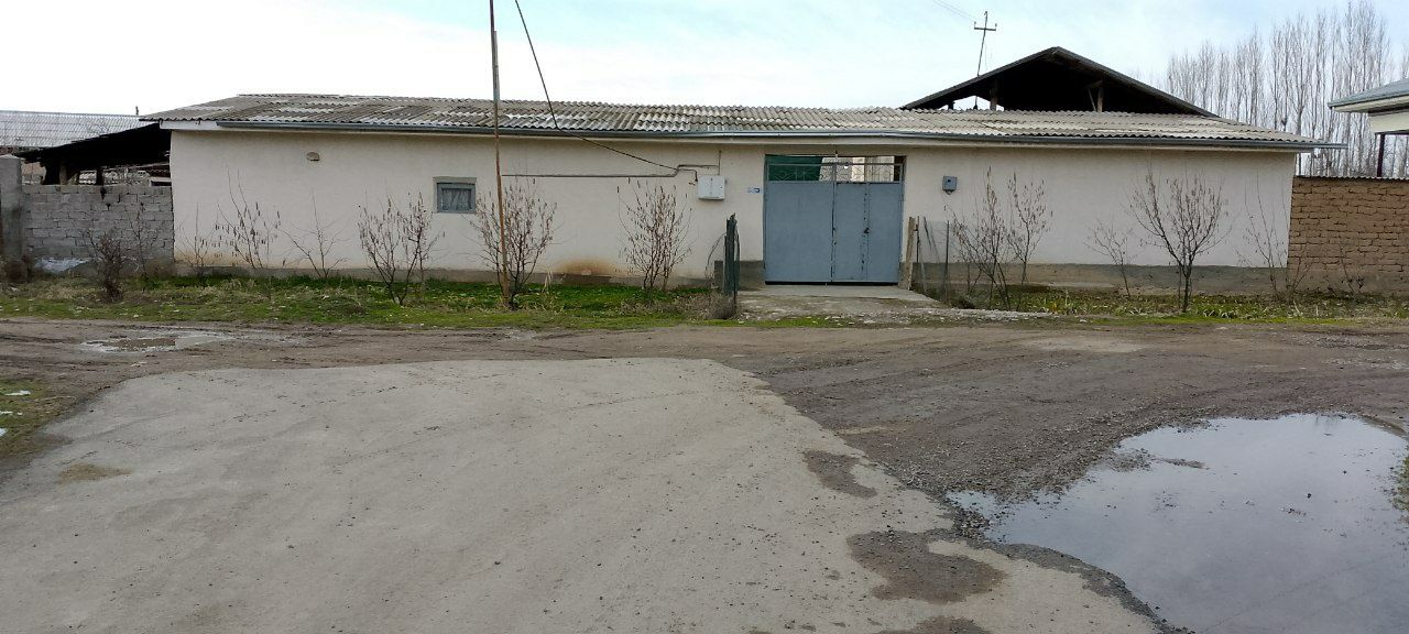 Hovli joy sotiladi