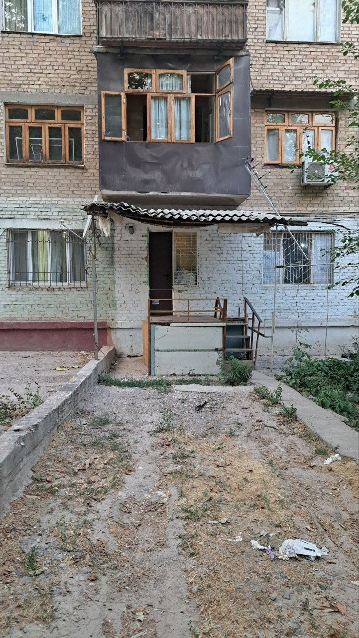 Чирчик шахар 
Аранча леса склад 
1-хона 1-этаж 
Квартира Ижарага Б