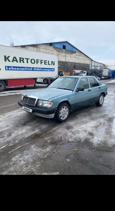 Mercedes.        190.