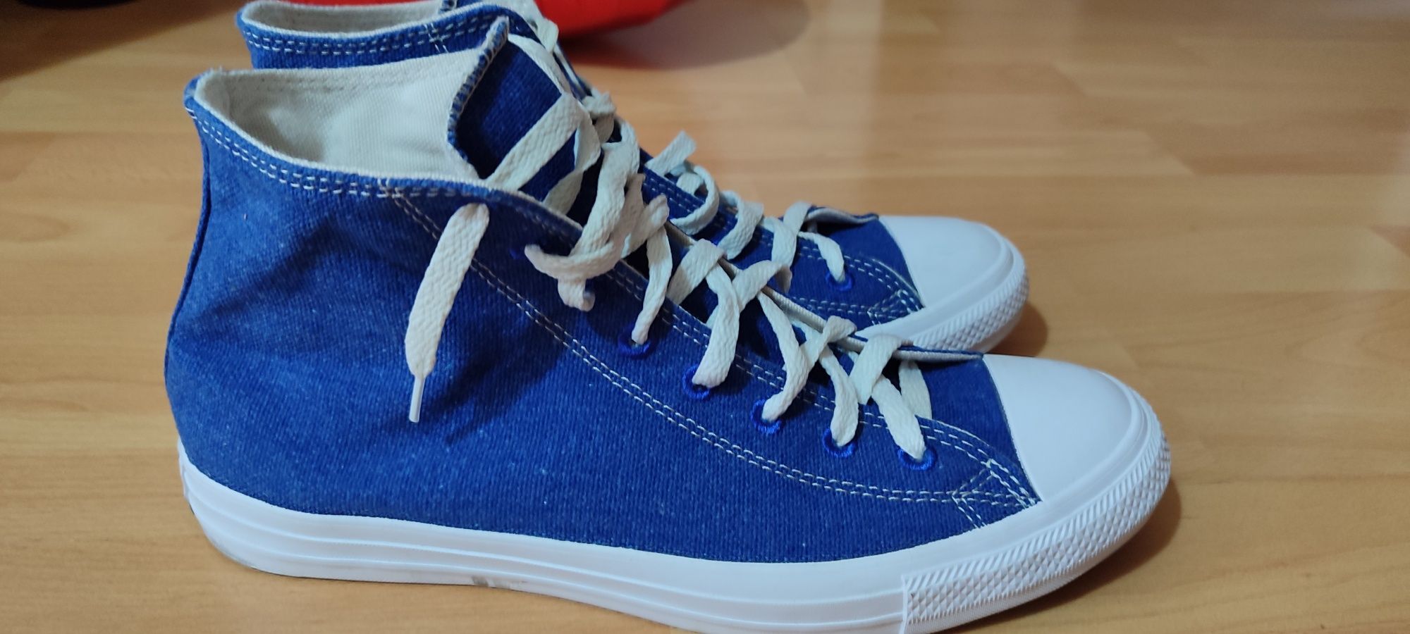 Vând converse mărimea 44