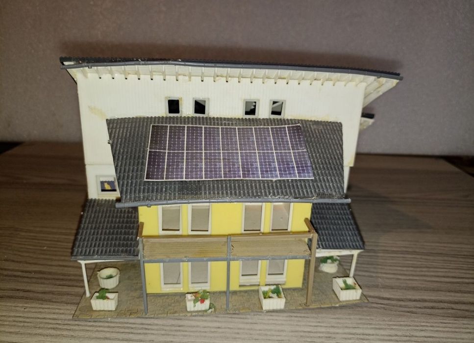 Diorama Faller 130302, casa cu panouri solare scara H0

Dimensions
200