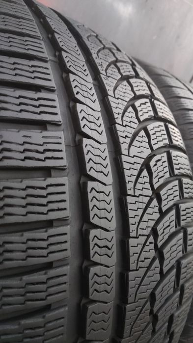 4бр. зимни гуми 255/40/18 Nokian WR, XL подсилени 
dot22
6.5/7.4mm
 Мн