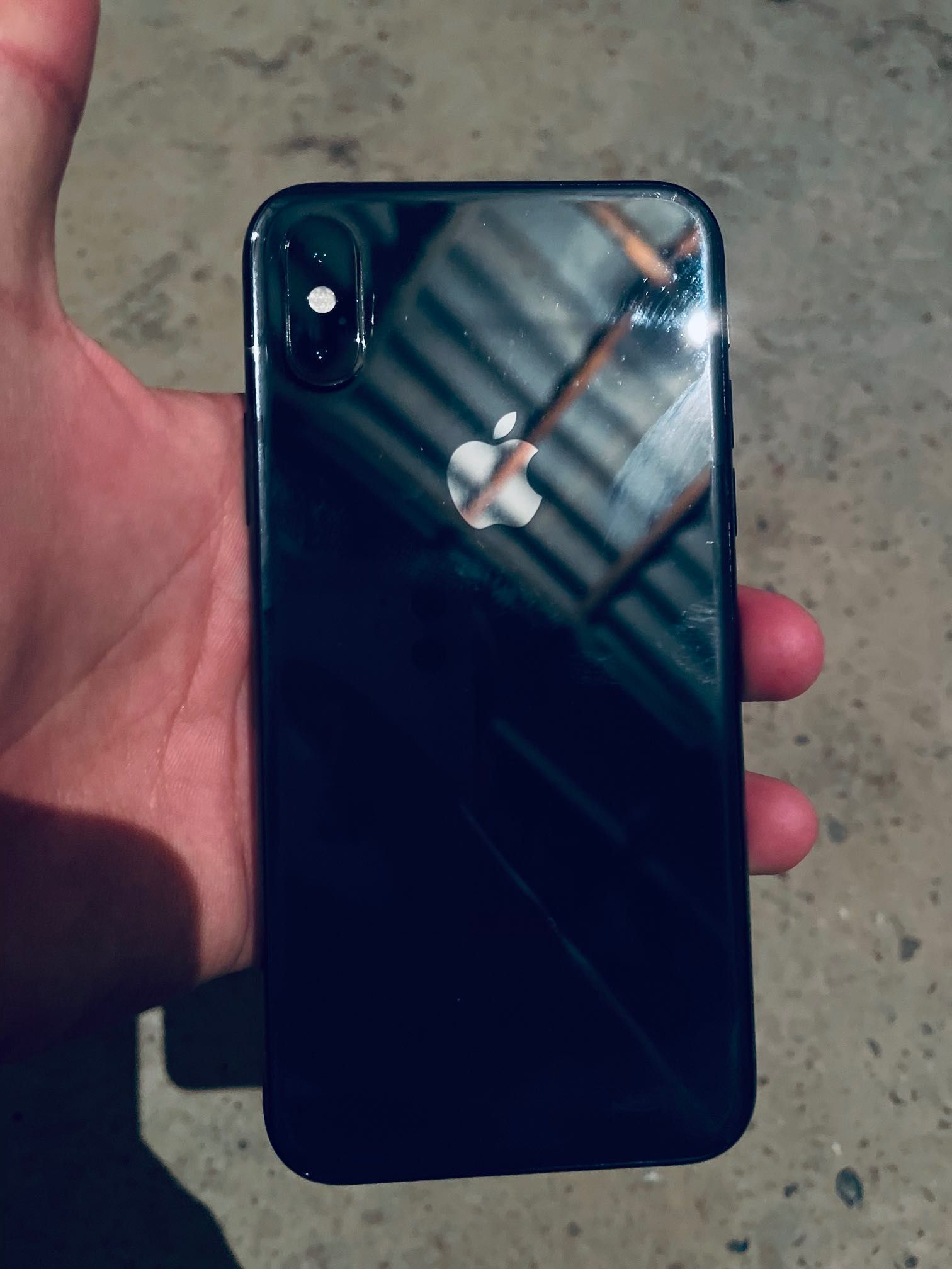 Продам IPhone XS