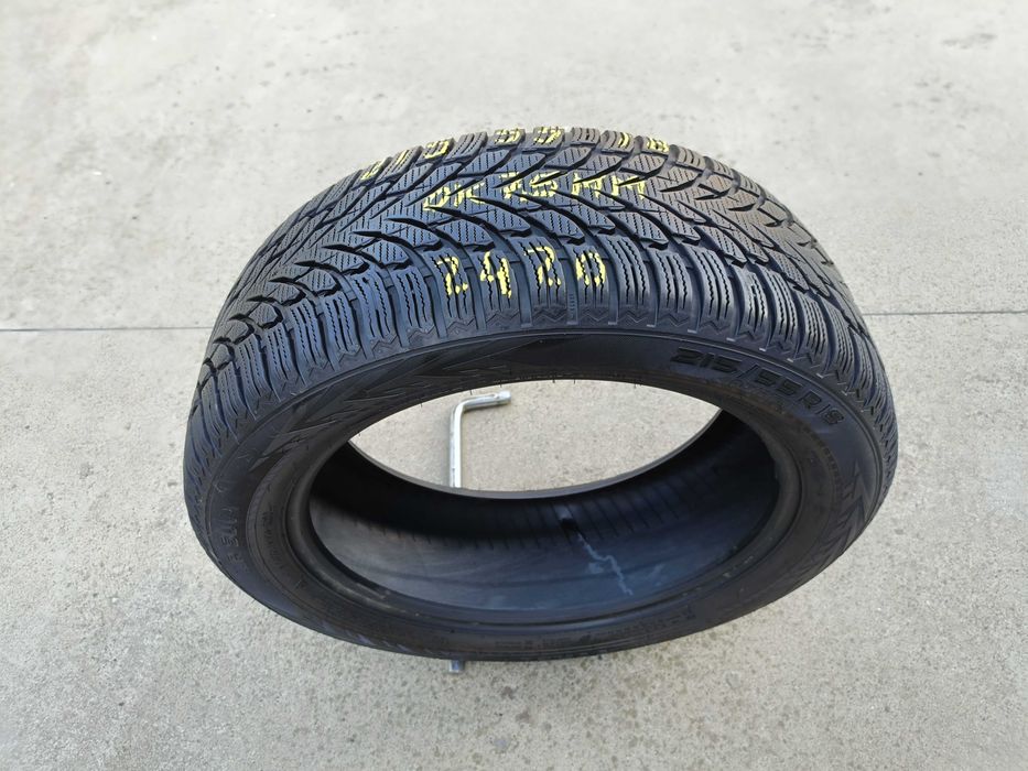 O anvelopa de iarna 215 55 18 nokian WR suv 4 profil de 7,5 mm