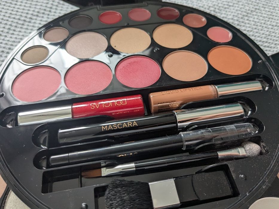 Нова палитра Douglas