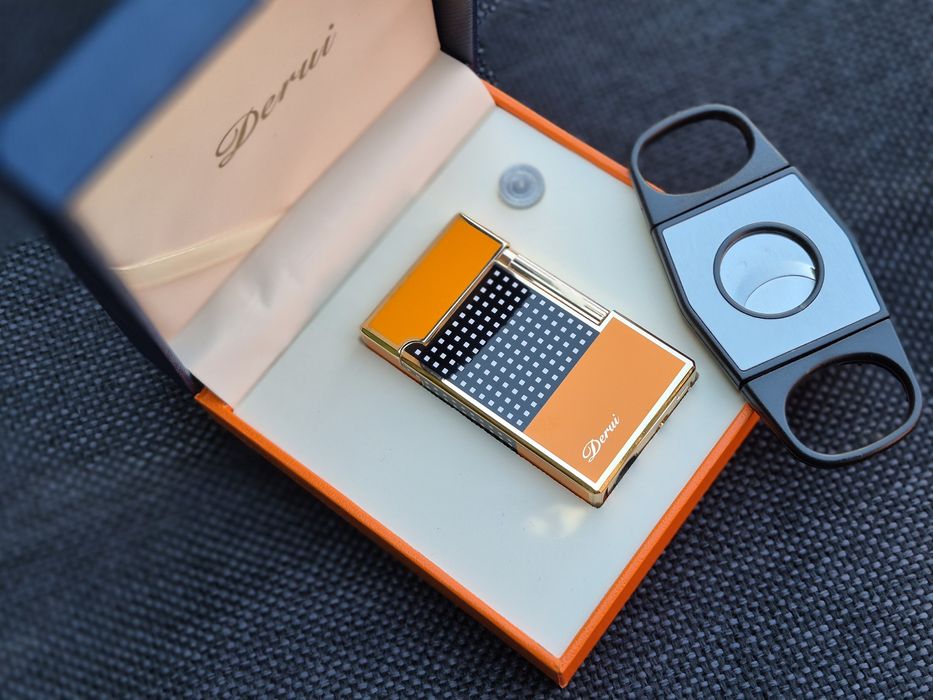Луксозна газова запалка Derui с подарък резачка за пури,четири цвята