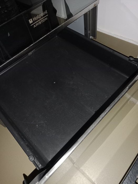 Продам газовую плиту Hotpoint, с электродуховкой.
