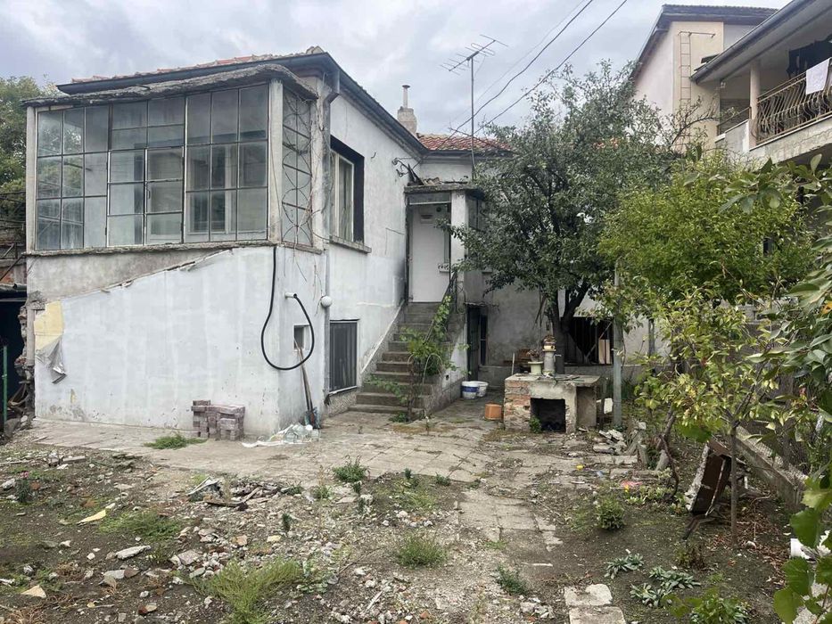 Къща на центъра в гр.Айтос