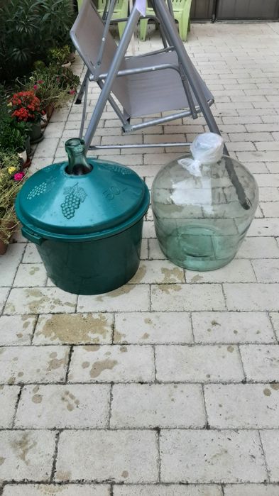 Baloane vin 50 litri, minicuptor electric.