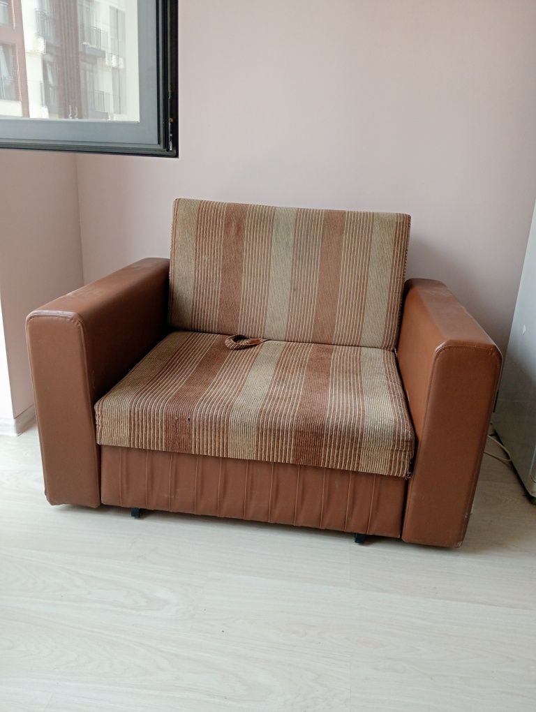Продам кресло -кровать б/у в хорошем состоянии цена 15000 т. В микр. К