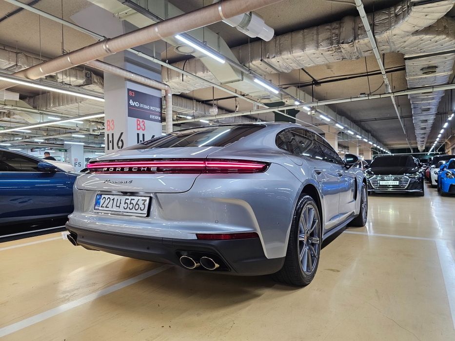 Porsche Panamera 2023