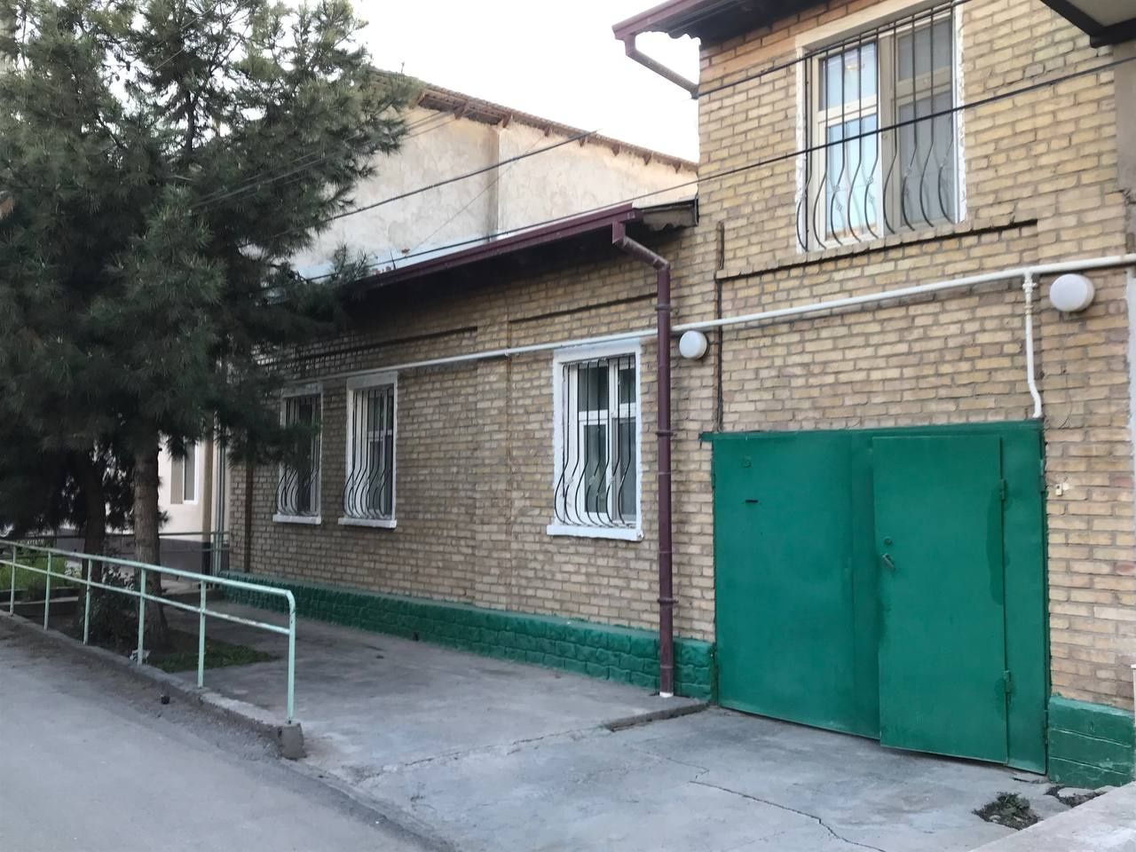 Ховли сотилади Яккасарой тумани