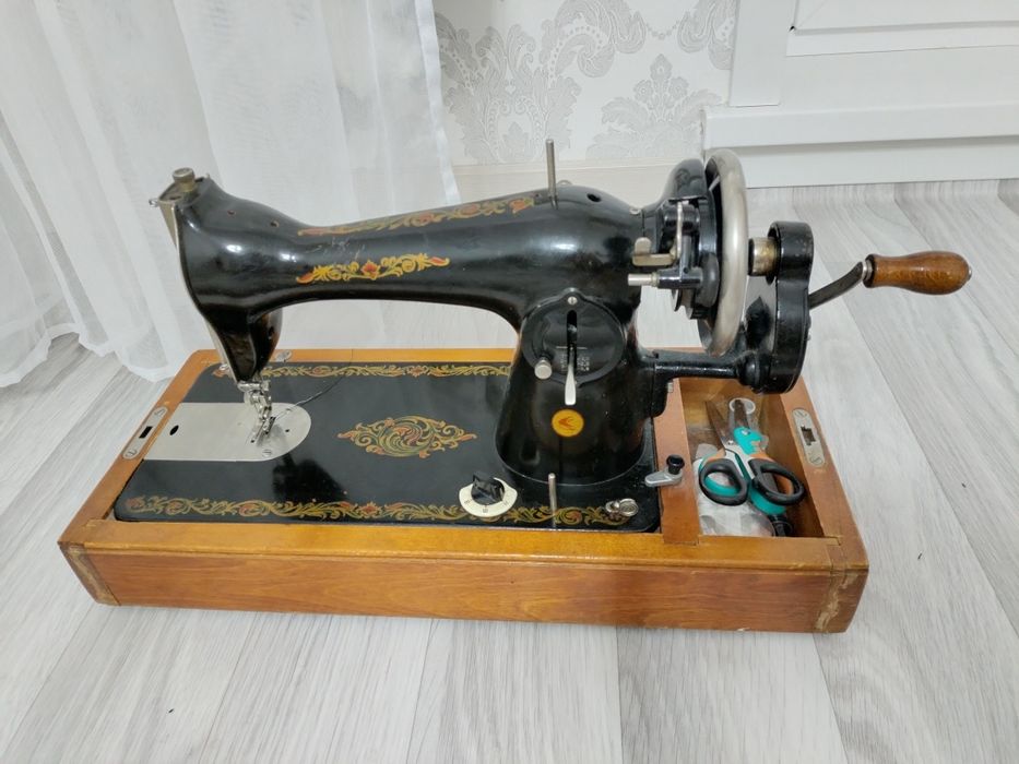 Продам швейную машинку
