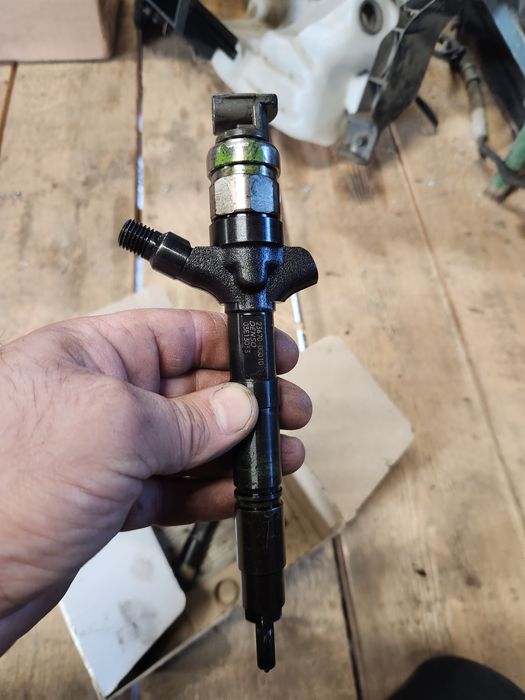 Vand  injectoare  Toyota  avensis  2.0 motorina