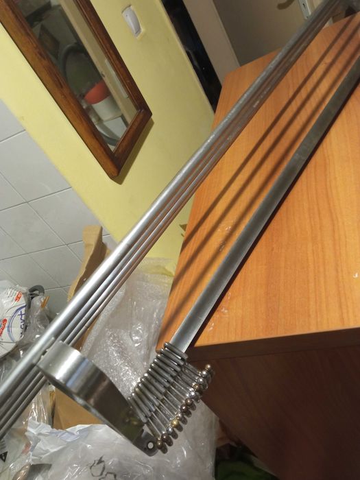 Стара метална закачалка в много добро състояние