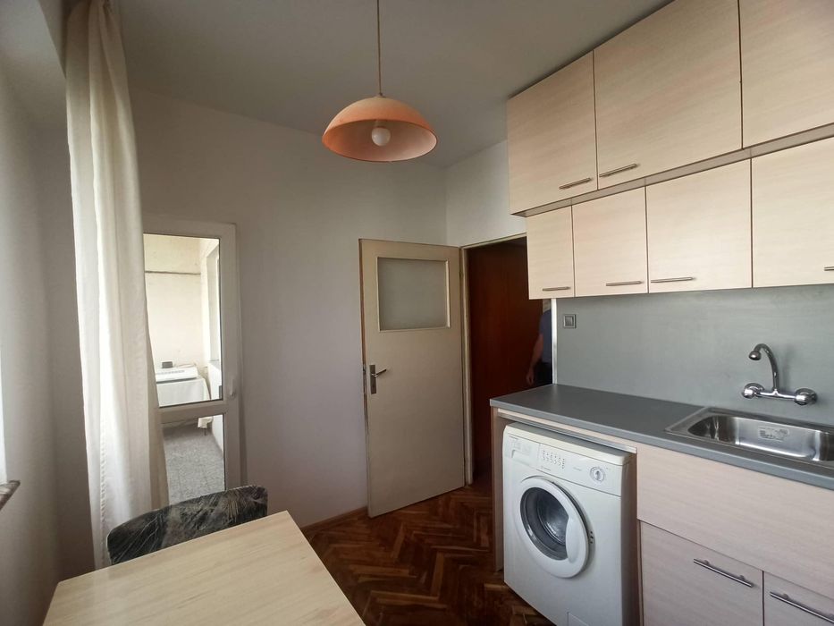 Тристаен апартамент в кв. Христо Смирненски