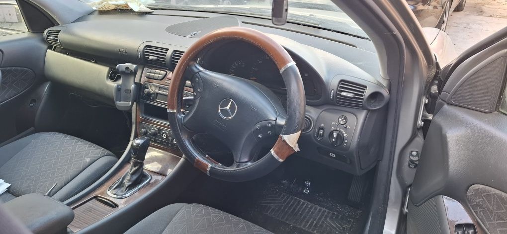Dezmembrez mercedes c class  2.2 diesel  w203 2005