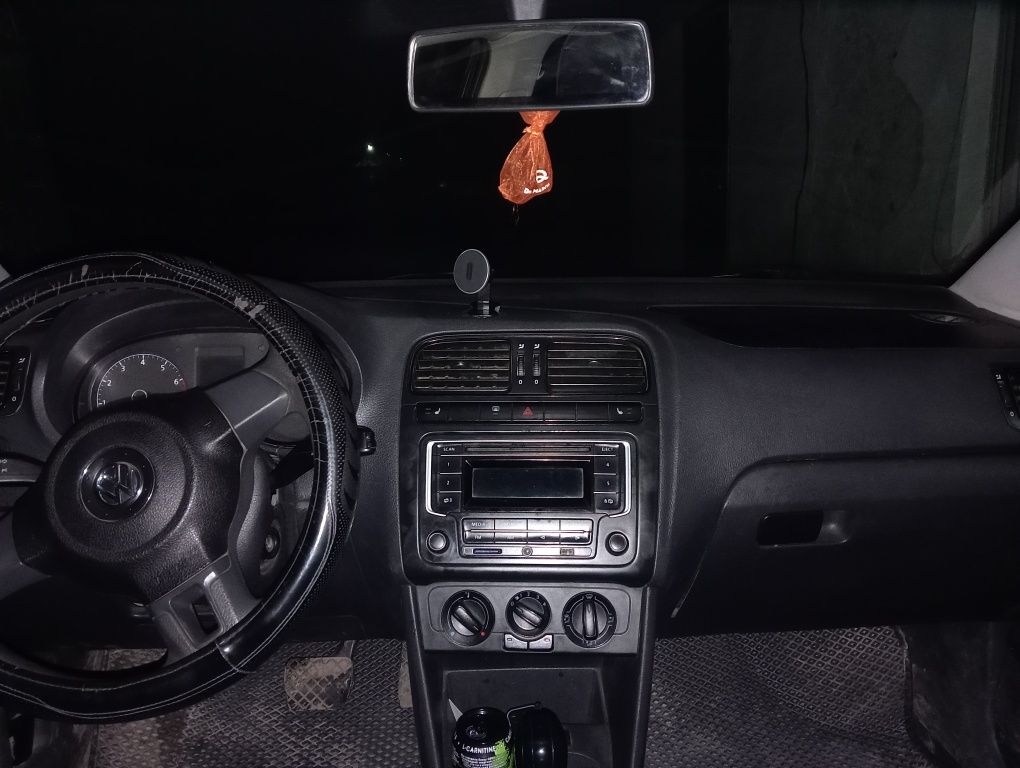 Продам машину Volkswagen polo