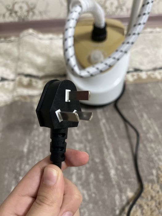 Паровой утюг почти новый — всего одно использование