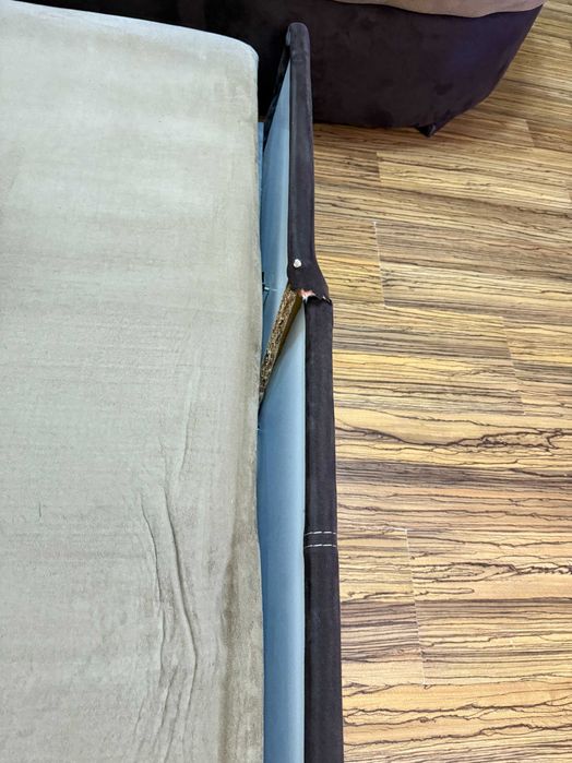 Ъглов разтегателен диван с ракла и възглавници. Забележки в снимките!