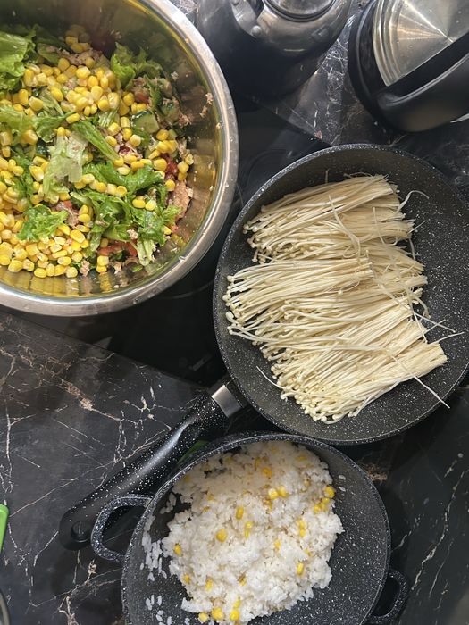 Продам пижак , штаны , двойка с юбкой. Платья