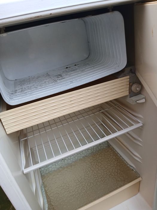 Frigider functionabil .