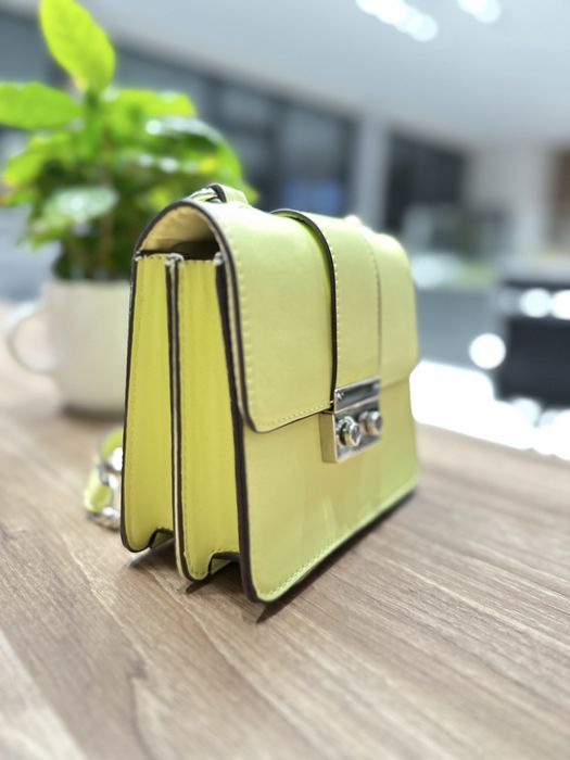 Нова дамска чанта Bershka