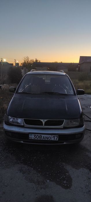 Машина mitsubishi space wagon 1993