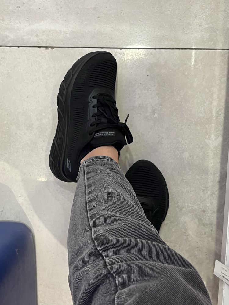 adidasi skechers ca noi