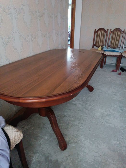 Срочно продам стол со стульямии