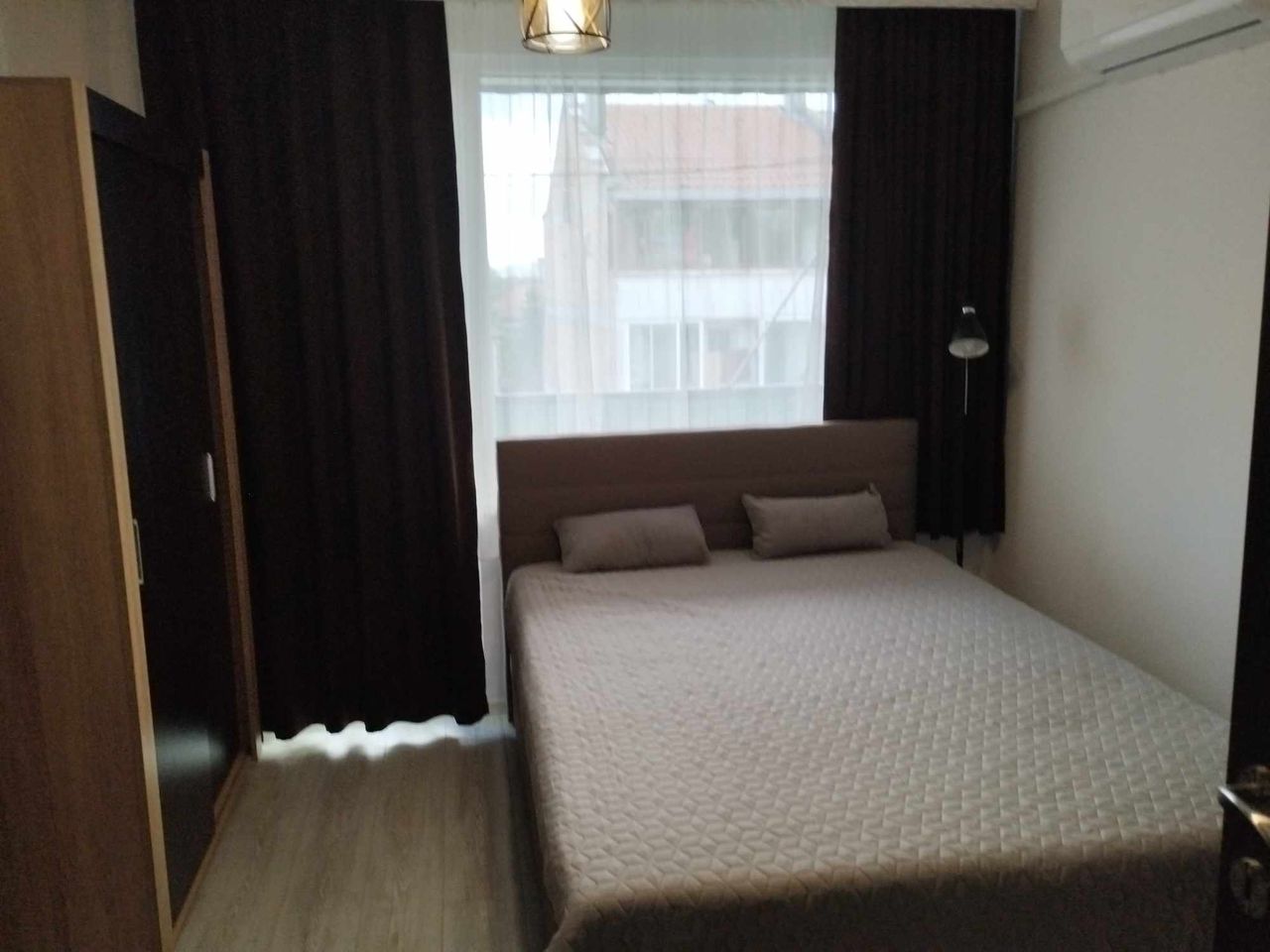 Дава се под наем Тристаен апартамент в Бургас, Център - 80 кв.м за 459 € - Снимка #4