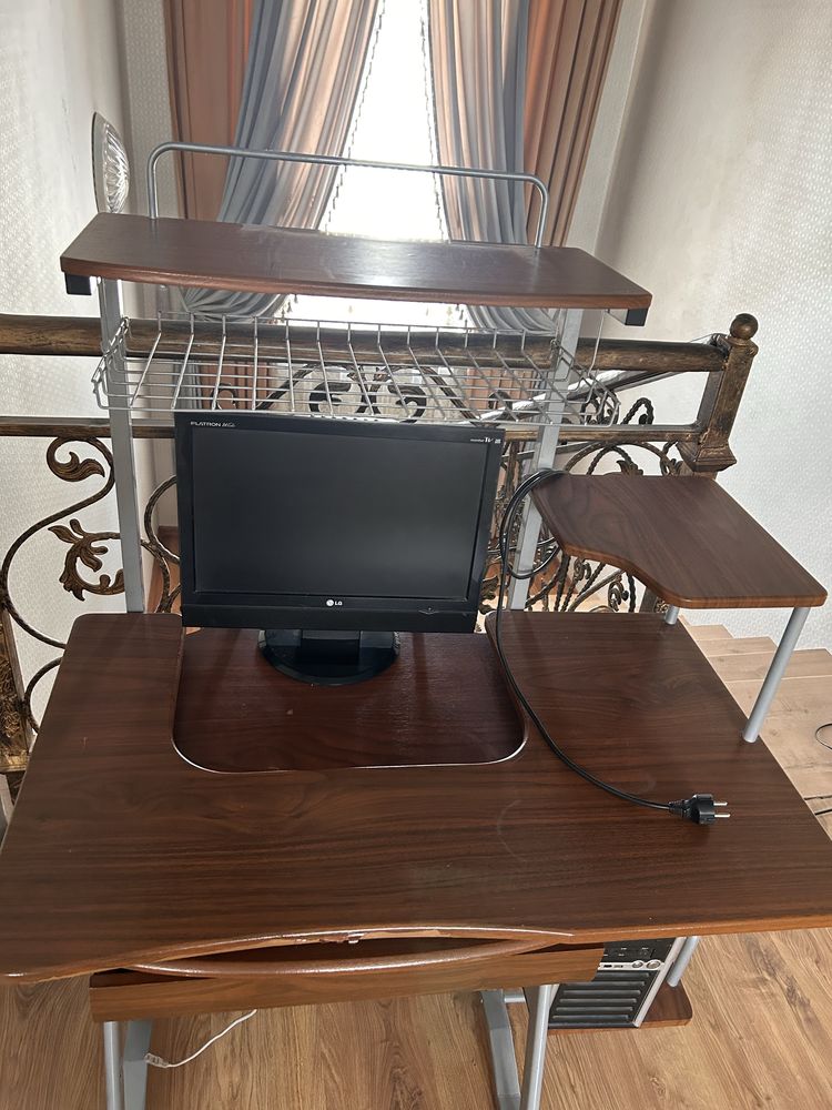 Компьютер, компьютерный стол, процессор