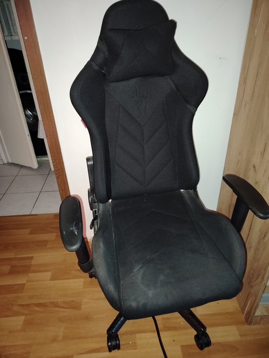 Scaun gaming în stare foarte buna